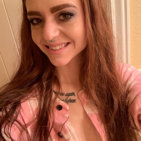 Meet your Posher, Danielle - Picture 3 of 5